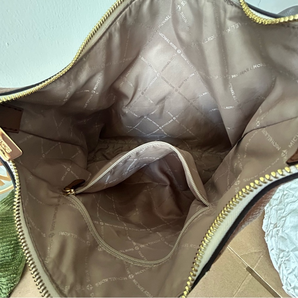 Michael Kors Tan and White Hobo Bag - Picture 6 of 8